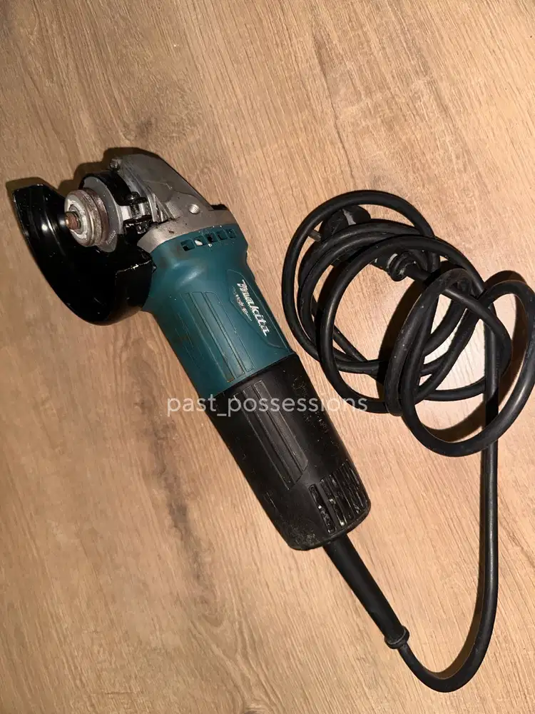 Mesin Grinda Makita M0900