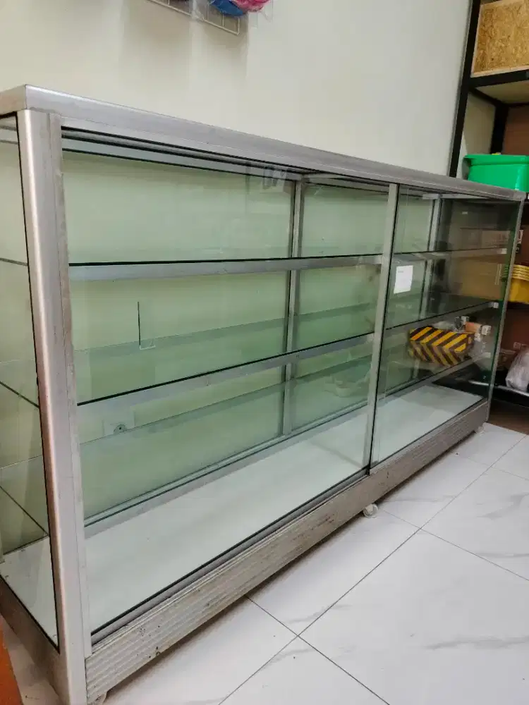 Etalase Jualan Toko