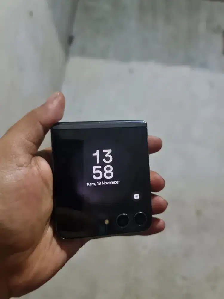 Samsung  Z flip 5 5G 8/256 sein