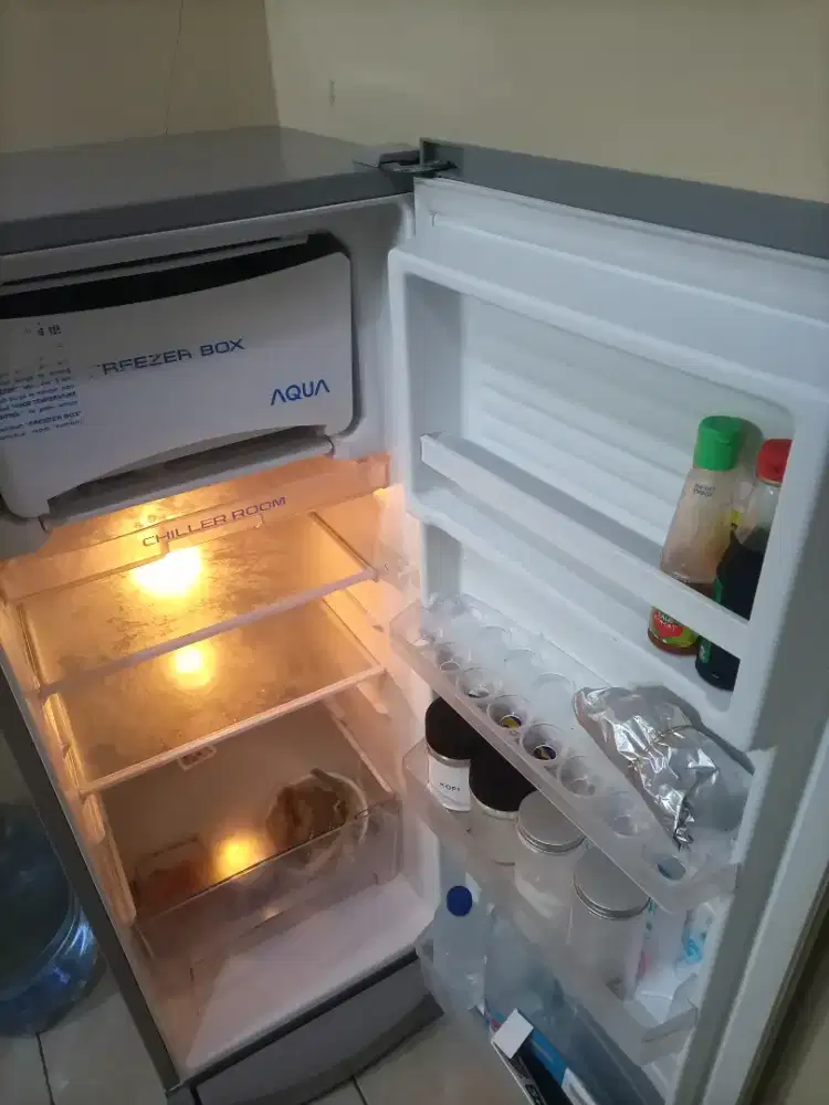 Kulkas AQUA 1 Pintu – Kondisi Normal, Hemat Listrik, Freezer Dingin..