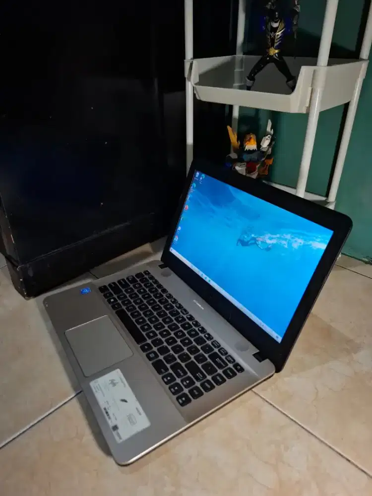 Asus X441M

- Intel Celeron N4000
- Ram 4 GB
- SSD 128 GB