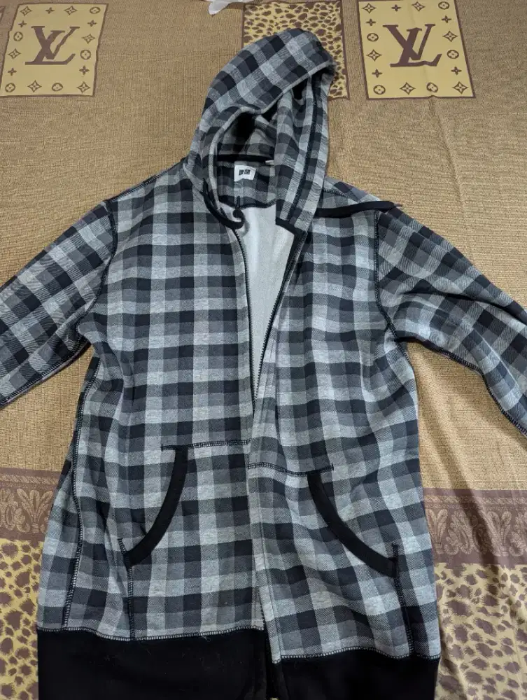 Jaket Uniqlo Unisex Size L Original