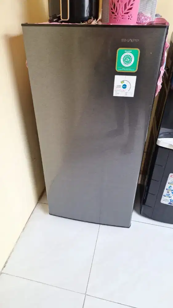 Menerima kulkas 2 pintu rusak..