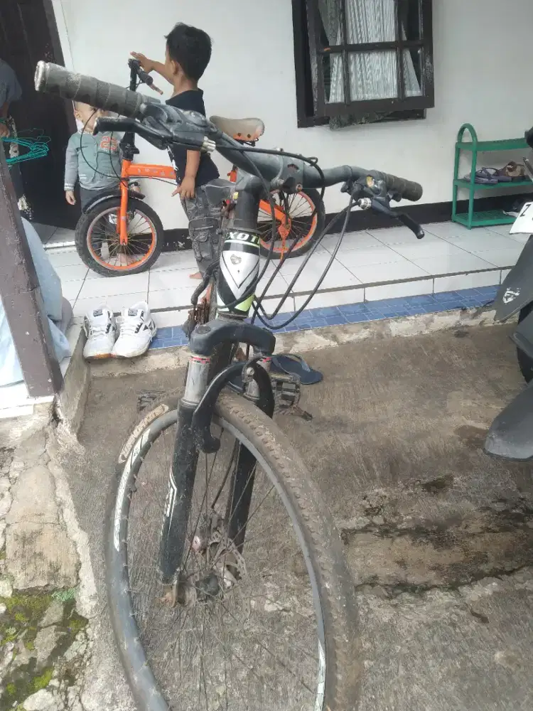 Dijual sepeda gunung kondisi sesuai di foto