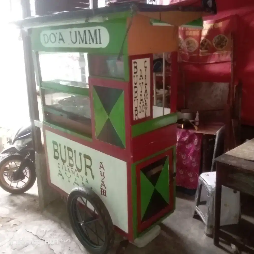 Gerobak bekas  baru direnovasi layak pakai