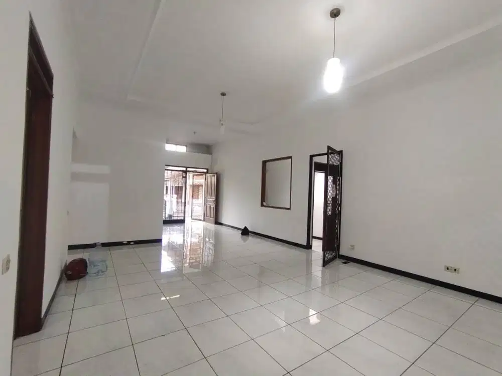 Disewakan Rumah di Mekarwangi Bandung Bisa Untuk Kantor