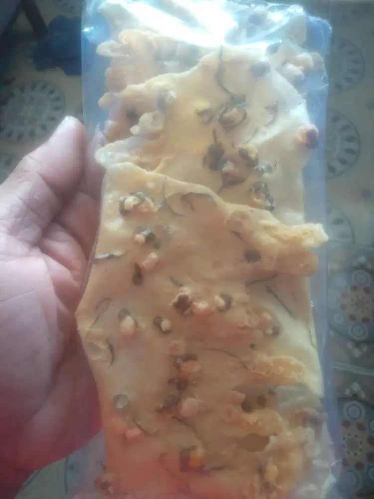 Aneka macam rasa Rempeyek