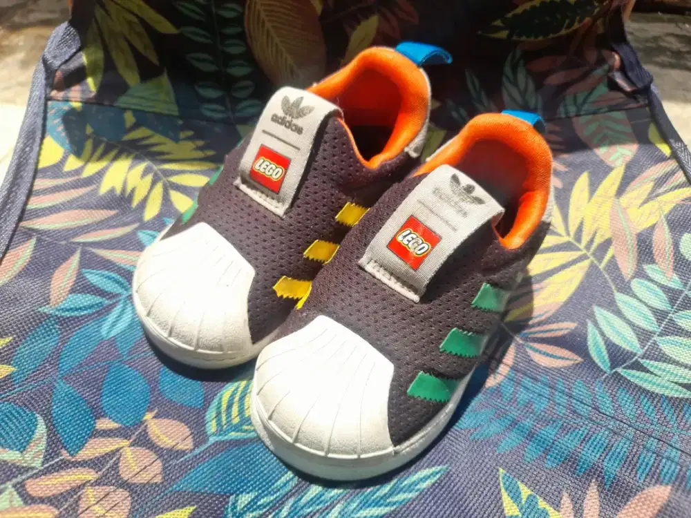 PRELOVED ADIDAS SUPERSTAR KIDS X LEGO