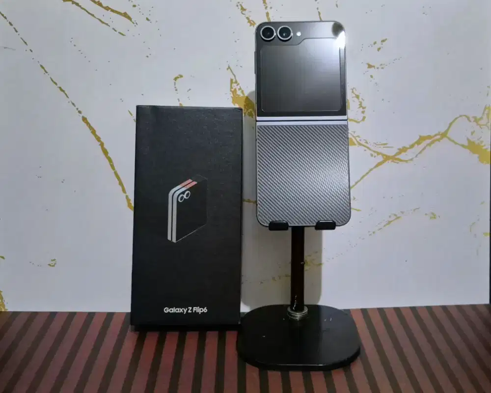 Samsung Galaxy Z Flip 6, 12/256 GB, Mulus 95%, Ex. Garansi SEIN