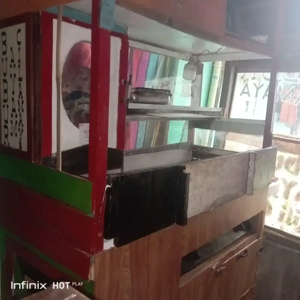 Gerobak bekas  baru direnovasi layak pakai