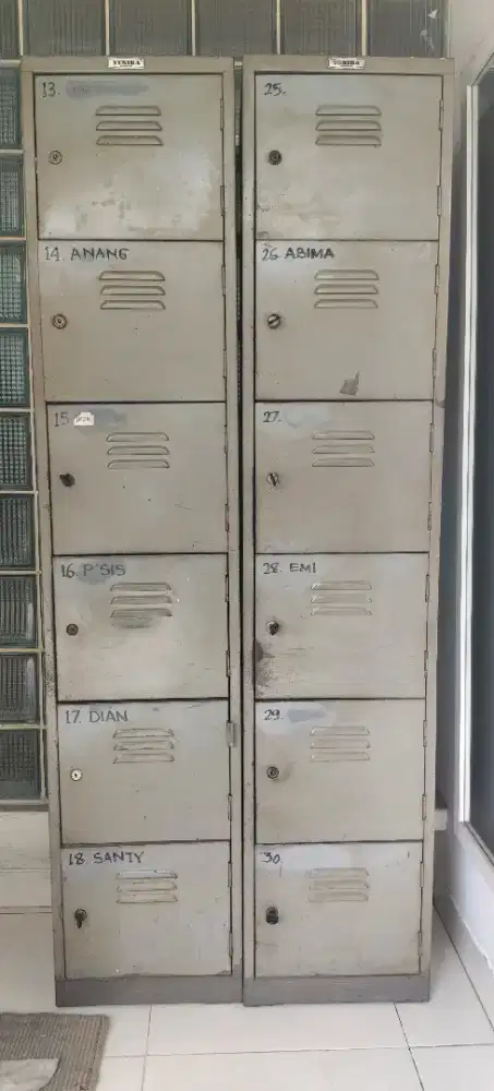 Lemari loker 6 susun