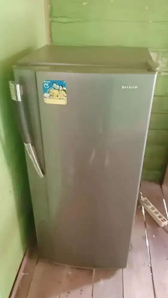 Kulkas 1pintu Sharp samurai siap pakai,no minus.