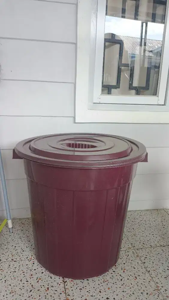 Ember tertutup jumbo