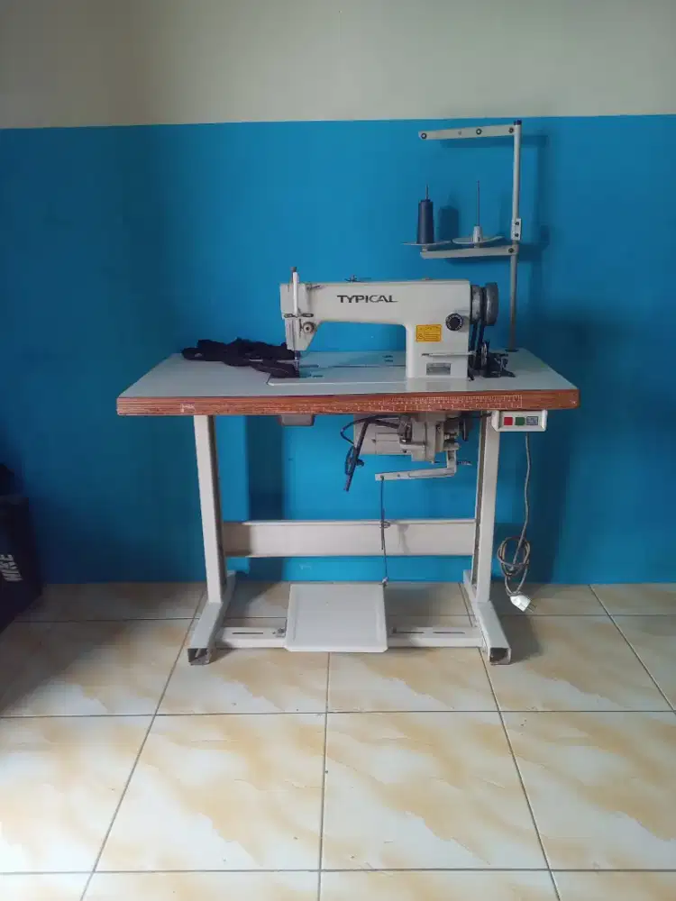 Mesin jahit tipikal timbul