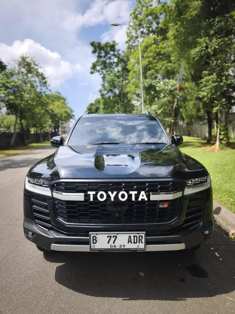 Land Cruiser 300 GR Sport 2024 km 24ribuan
