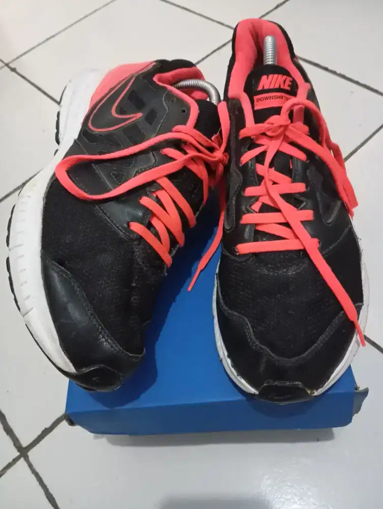 Sepatu running nike downshifter