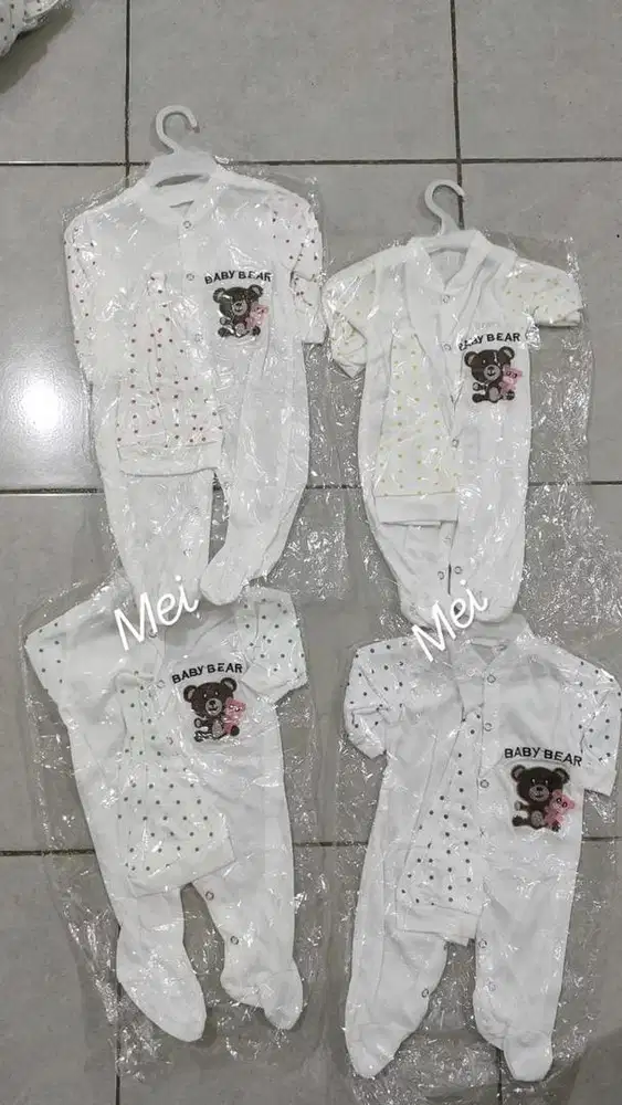 Jumper Baby Polkadot +Topi + Hanger,Import China 3pcs Cuma 110rb