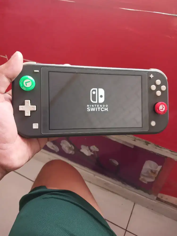 Nintendo Switch Lite 128GB Layar Innolux