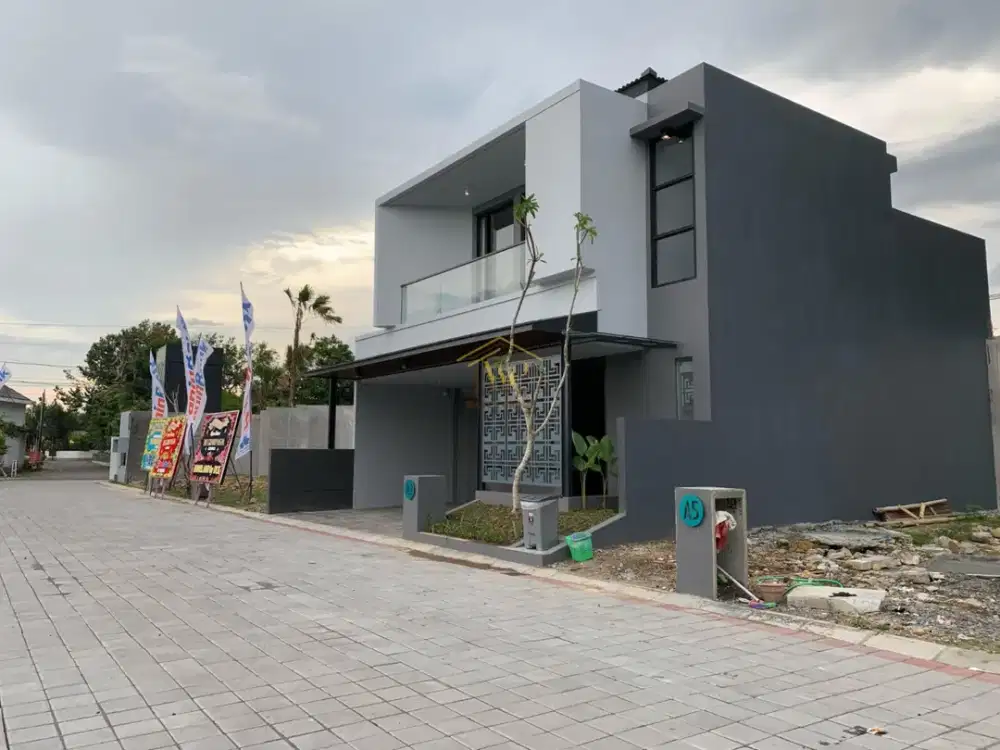 RUMAH MEWAH SIAP HUNI, 5 MENIT DARI RS AKADEMIK UGM