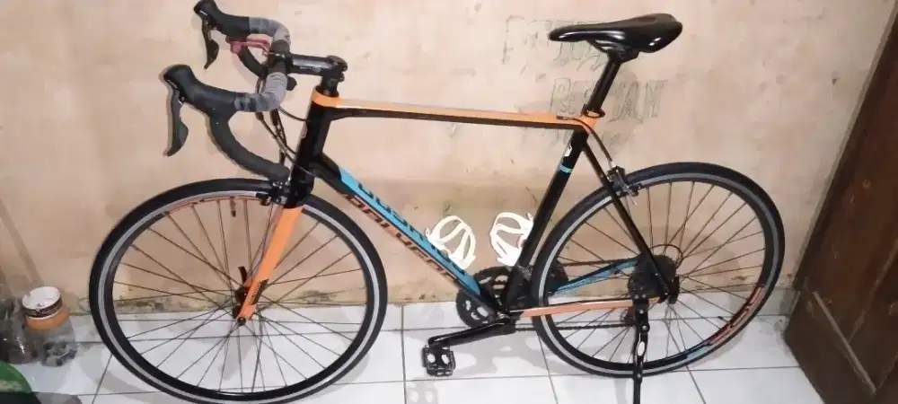 Di jual sepeda Road bike frem carbon C-T 60cm STRATTOS 52 Polygon