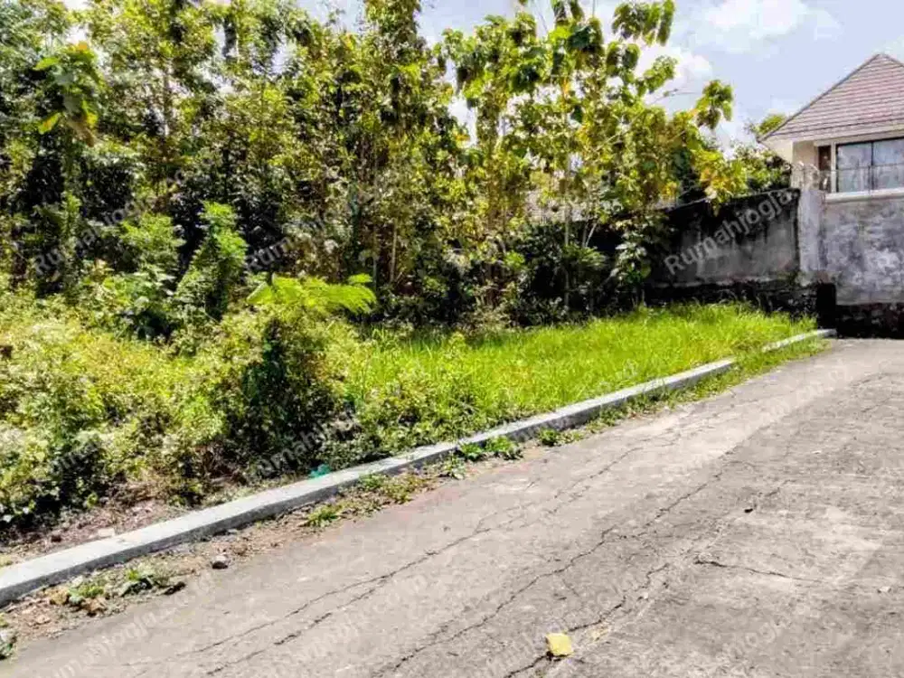 tanah strategis Balecatur gamping dekat perumahan ciputra