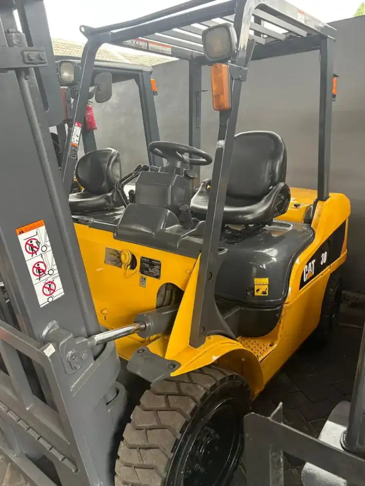 Forklift Bekas Cat 3 TON