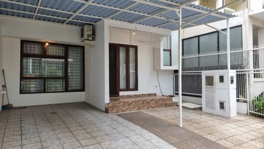 Dijual Rumah Siap Huni di Emerald Town House Bintaro Sektor 9