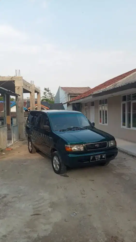 Jual mobil toyota kijang LGX tahun 1997 1.8 warna hijau.