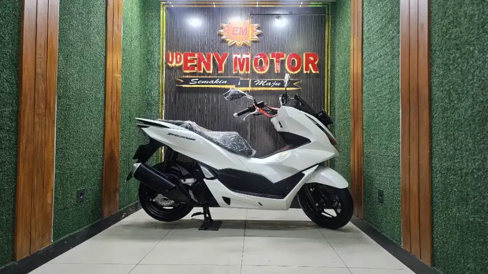 UD ENY MOTOR- HONDA PCX CBS TAHUN 2023 WHITE LOW KM