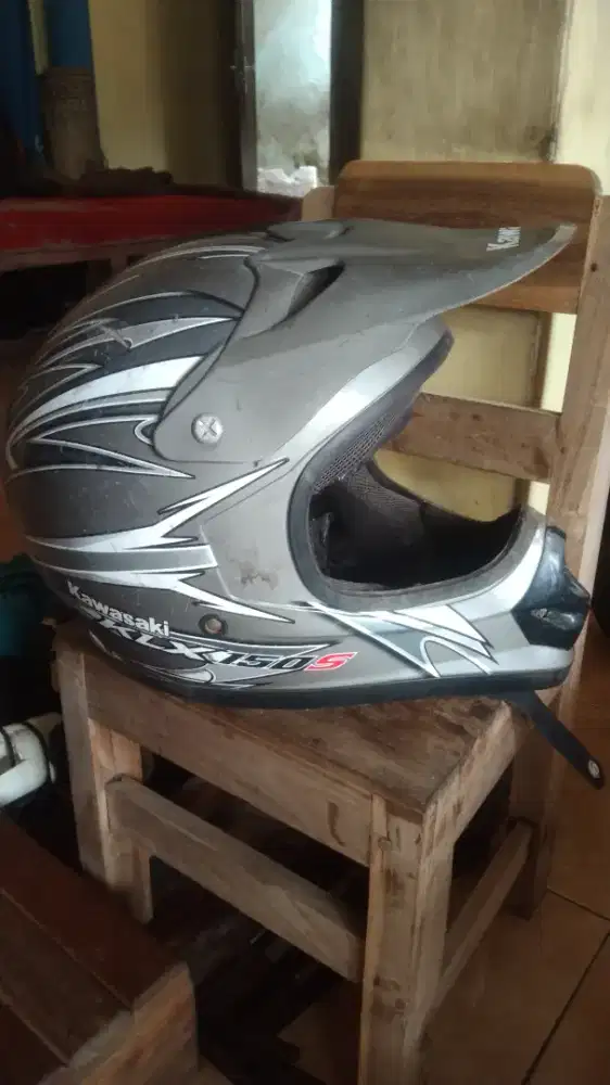 Helm Kawasaki KLX 150 bekas