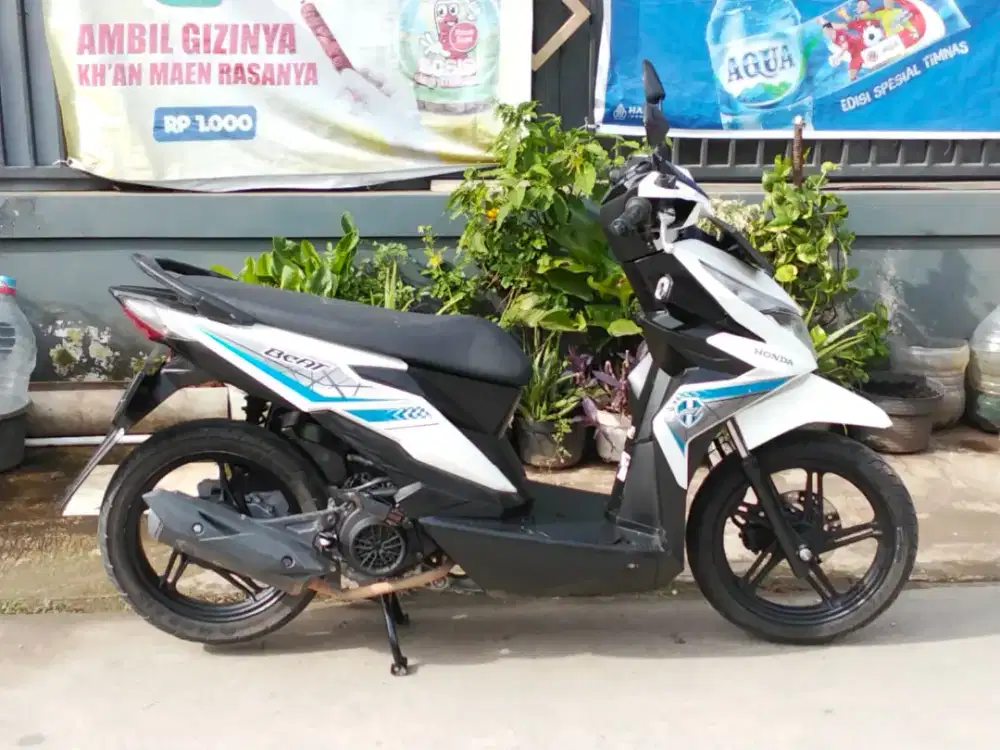 Dijual Motor Honda Beat kondisi 98% baik.