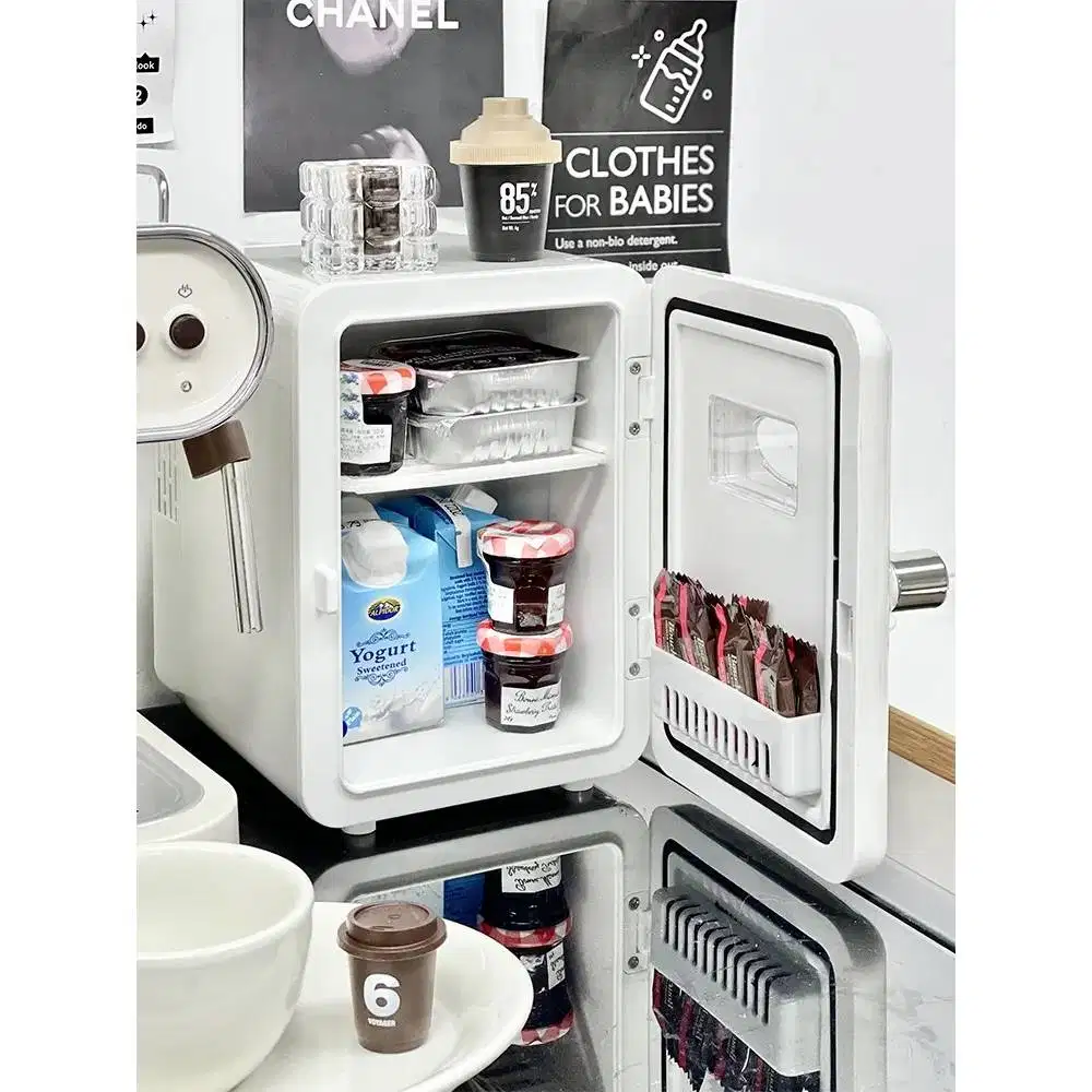 Kulkas mini kamar dan mobil. Bisa dingin dan panas