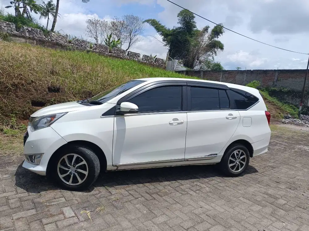 Dijual Daihatsu Sigra R Matic 2017