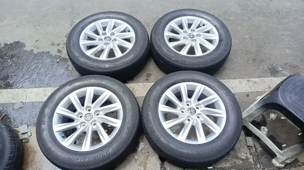 Dijual Velg Original Zenix ring 16 Lubang PCD 5 ×114