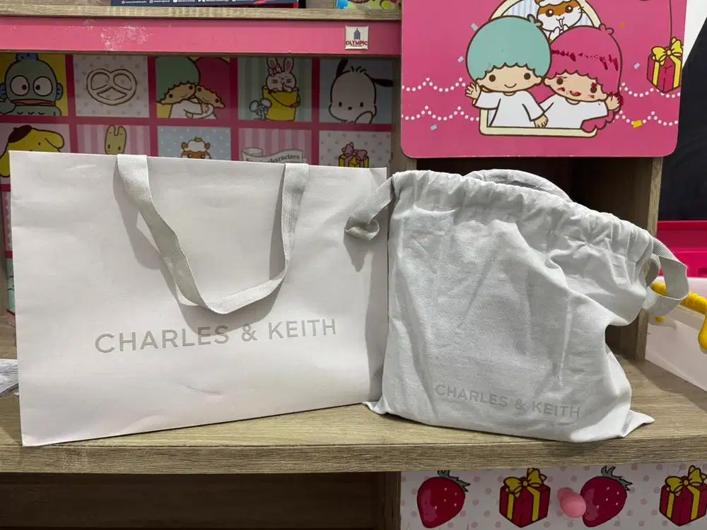 Tas CHARLES & KEITH Hitam