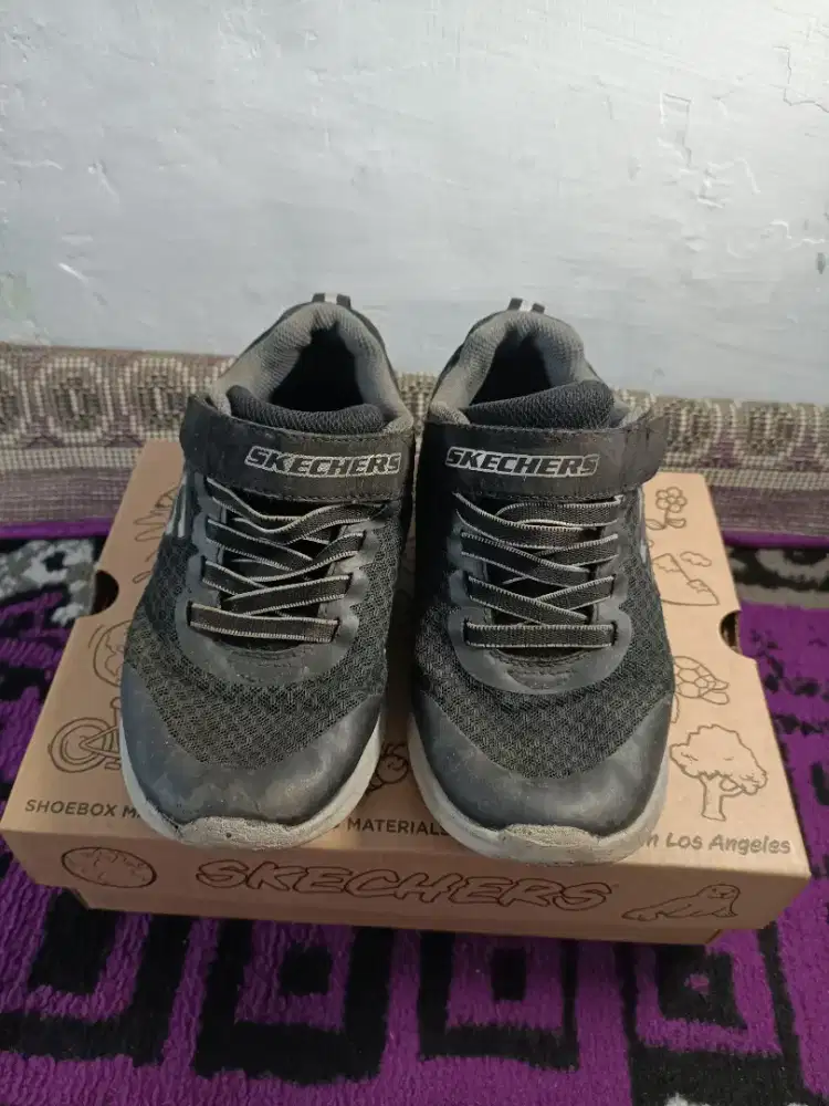 Sepatu skechers anak laki laki
