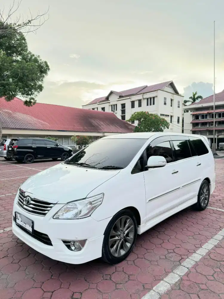 TOYOTA KIJANG INNOVA 2012 AT V LUXURY