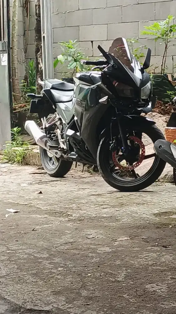 CBR sport 2016 warna hitam