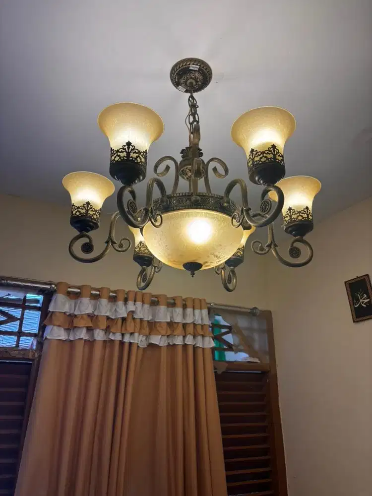 Lampu gantung hias