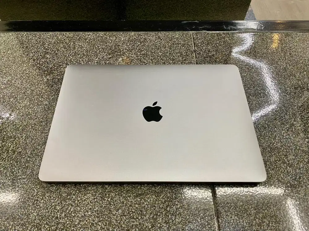 Macbook air 2020 core i7 ram 16gb ssd 1tb