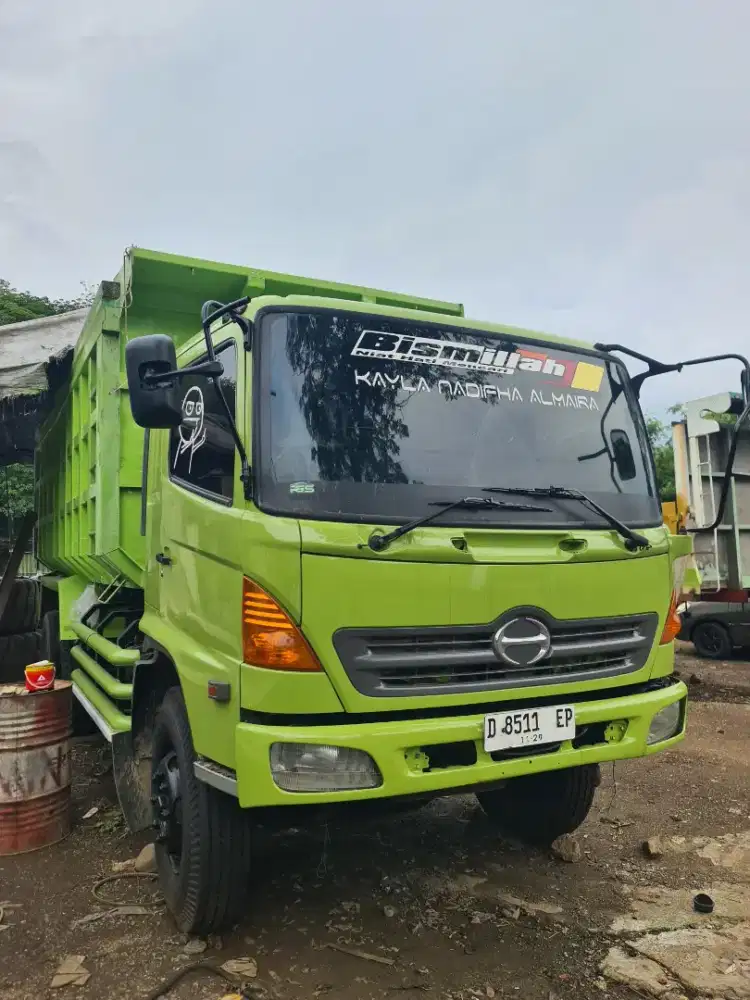 Hino dumptruk 260 Ti tahun 2014