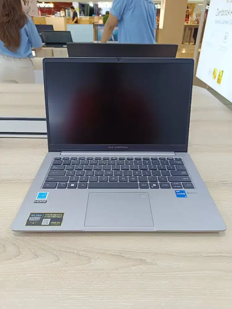 Asus Expertbook Intel Core i5
Cicilan mulai dari 700 ribuan aja ...