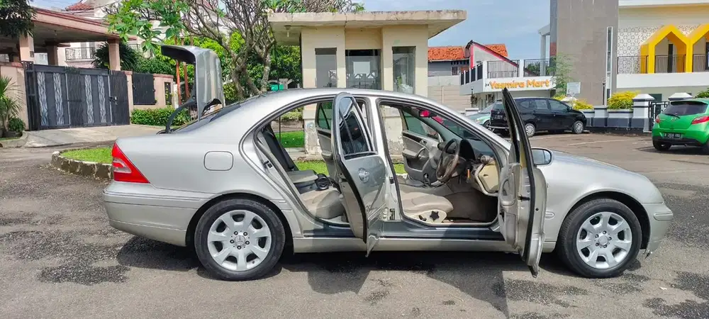 Mercedes-Benz C240 2001 Bensin