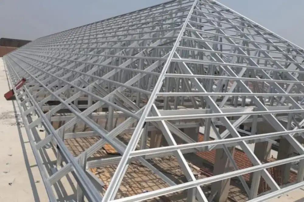 Baja ringan atap rumah dan kanopi