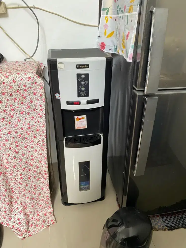 Di jual dispenser miyako galon bawah