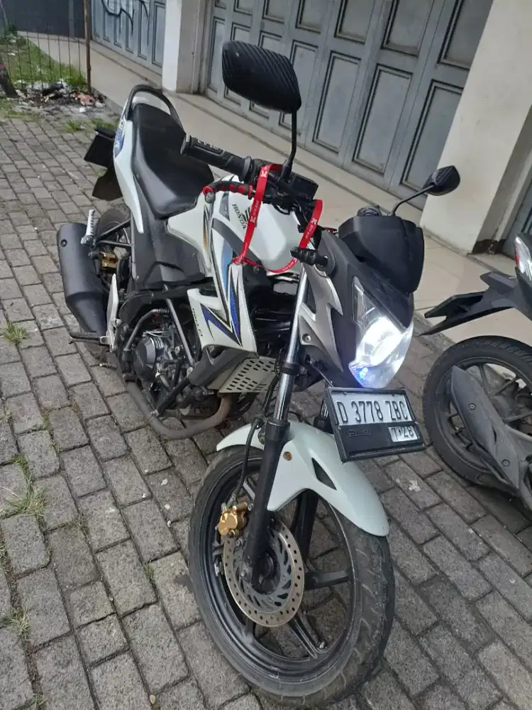 Motor murah Honda CB 150R 2013