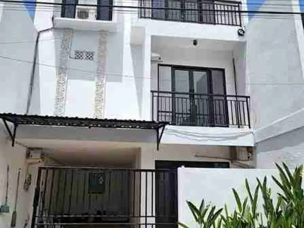 Rumah 3 lantai di Padonan Canggu