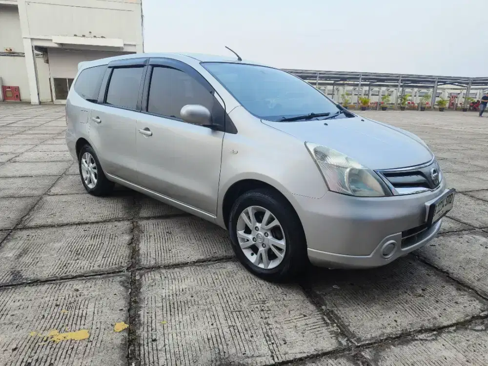 Nissan Grand Livina 1.5 SV AT/Matic 2013