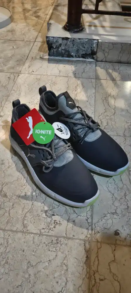 Sepatu golf Puma no 43
