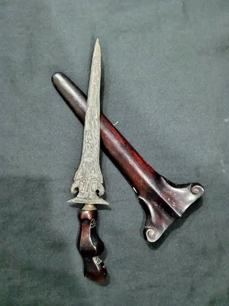 Keris karno tinanding pamor ngulit semongko